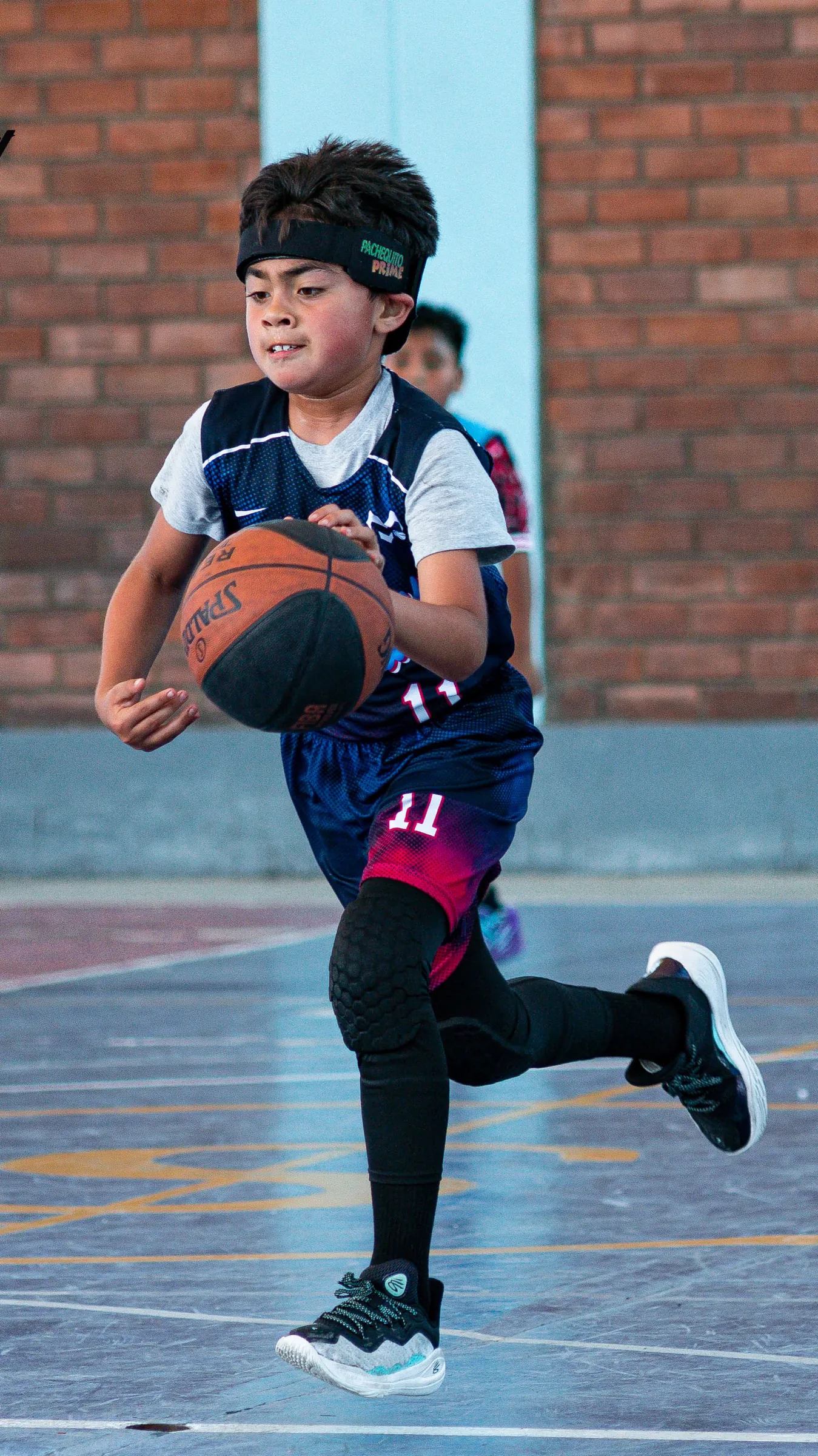 Jugador de Loverball driblando en ejercicio de conos