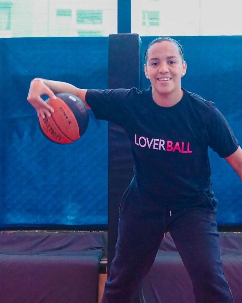 Laury García, head coach y cofundadora de Loverball Academy